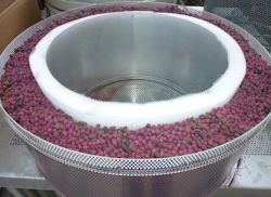 Aktivkohlefilter mit 3 kg Aktivkohle zur Reduzierung von Brandgeruch und anderen gasförmigen Geruchsstoffen in der Raumluft.