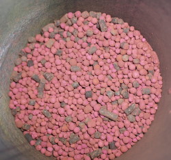 Aktivkohle binden Heizölgerüche. Leider muss die 
Aktivkohlemischung häufig ausgetauscht werden.