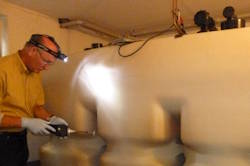 Überprüfung von Heizöltanks auf Lecks und Undichtigkeiten